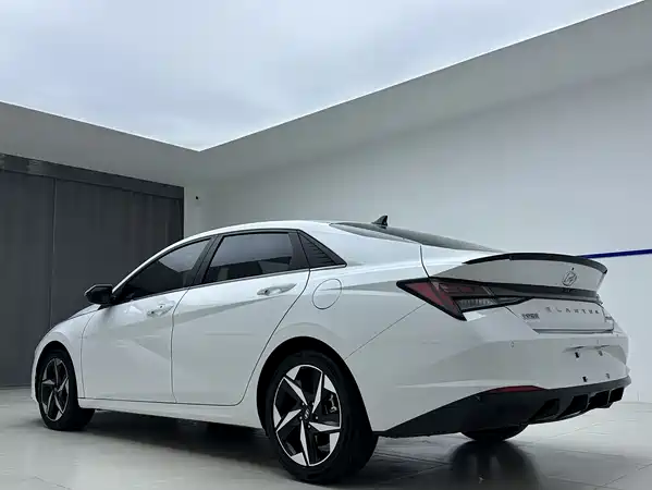 Hyundai Elantra 2022