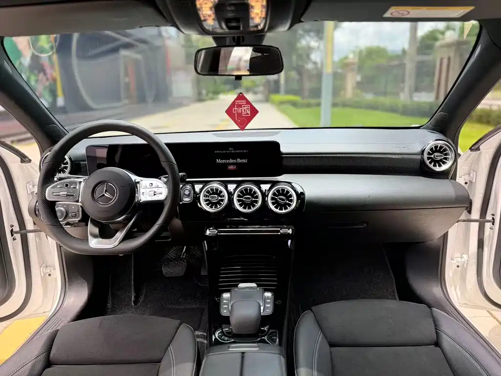 Mercedes-Benz A-Class 2023 — фото 11