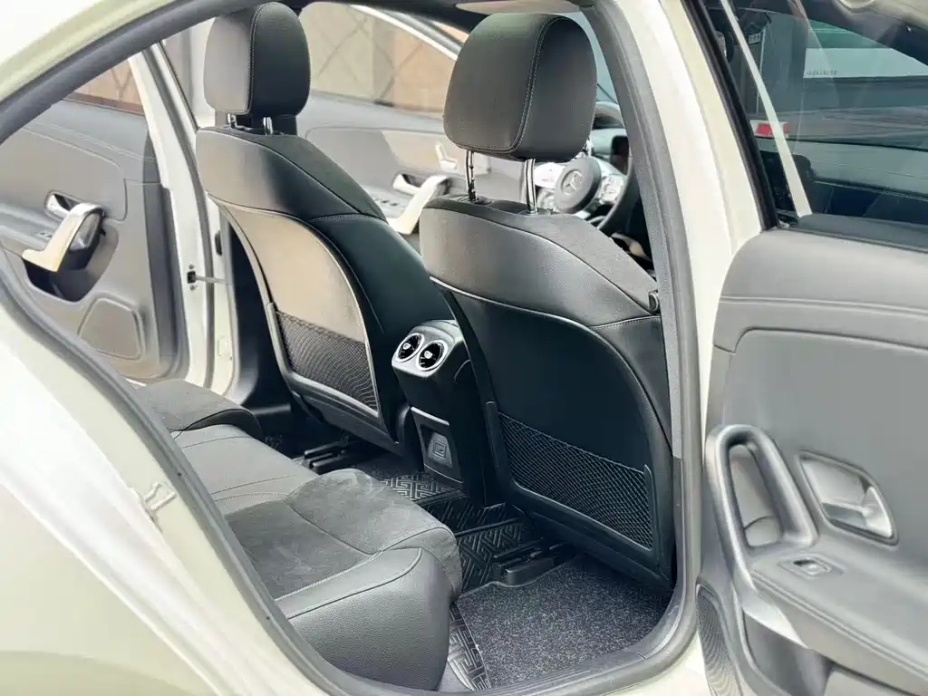 Mercedes-Benz A-Class 2023 — фото 8