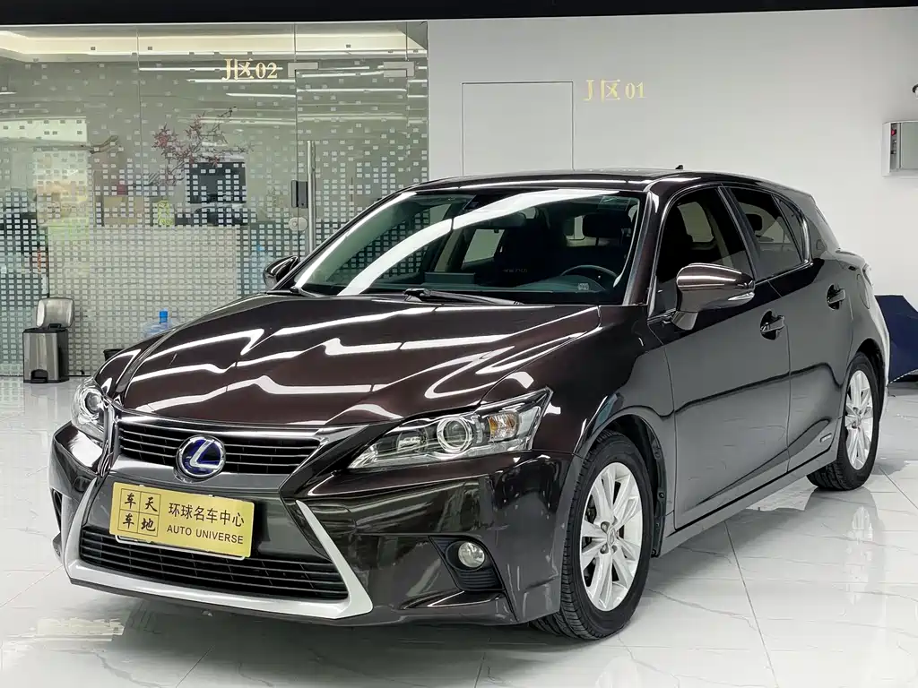 Lexus CT 2016 — фото 1