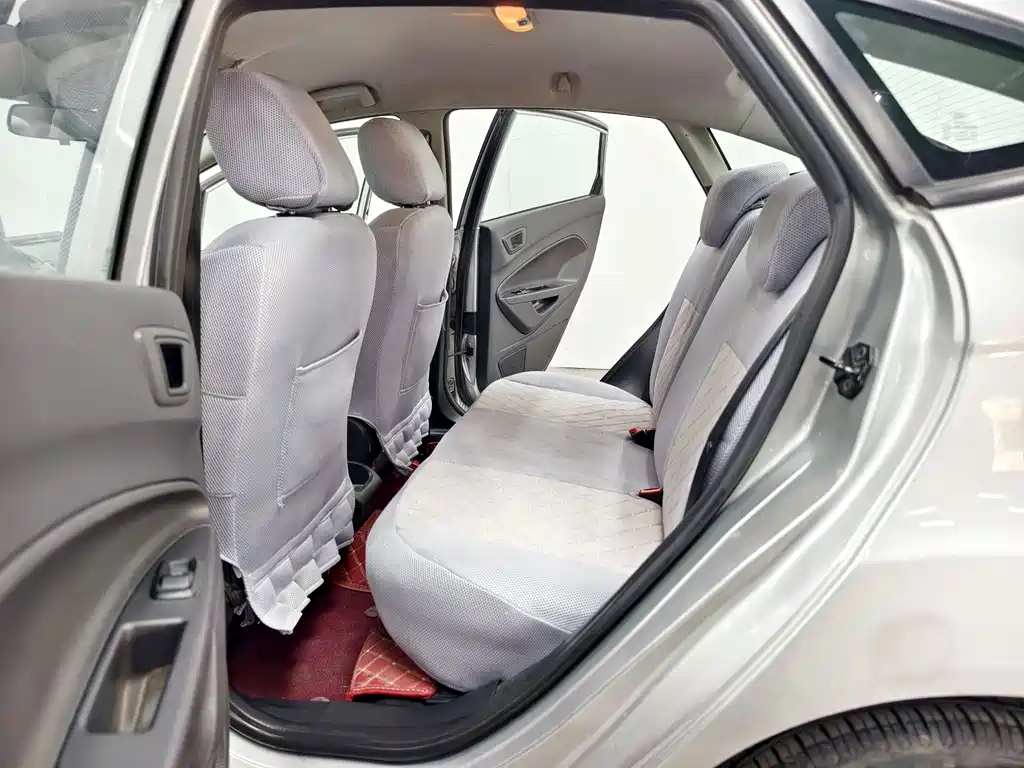 Ford Fiesta 2014 — фото 10