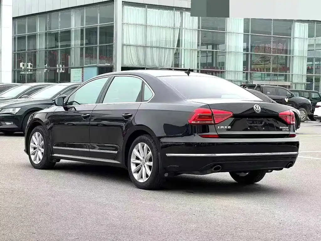 Volkswagen Passat 2018 — фото 9
