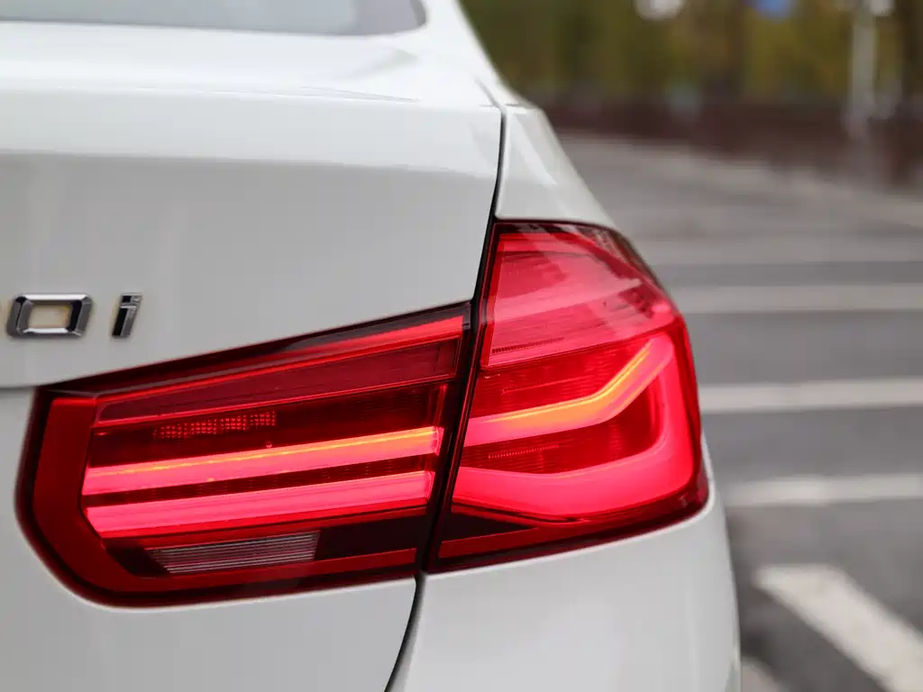 BMW 3 Series 2016 — фото 25
