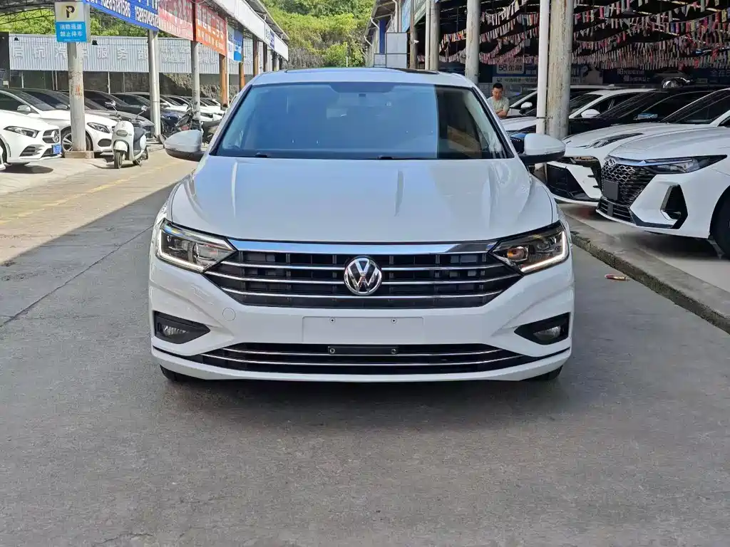 Volkswagen Sagitar 2021