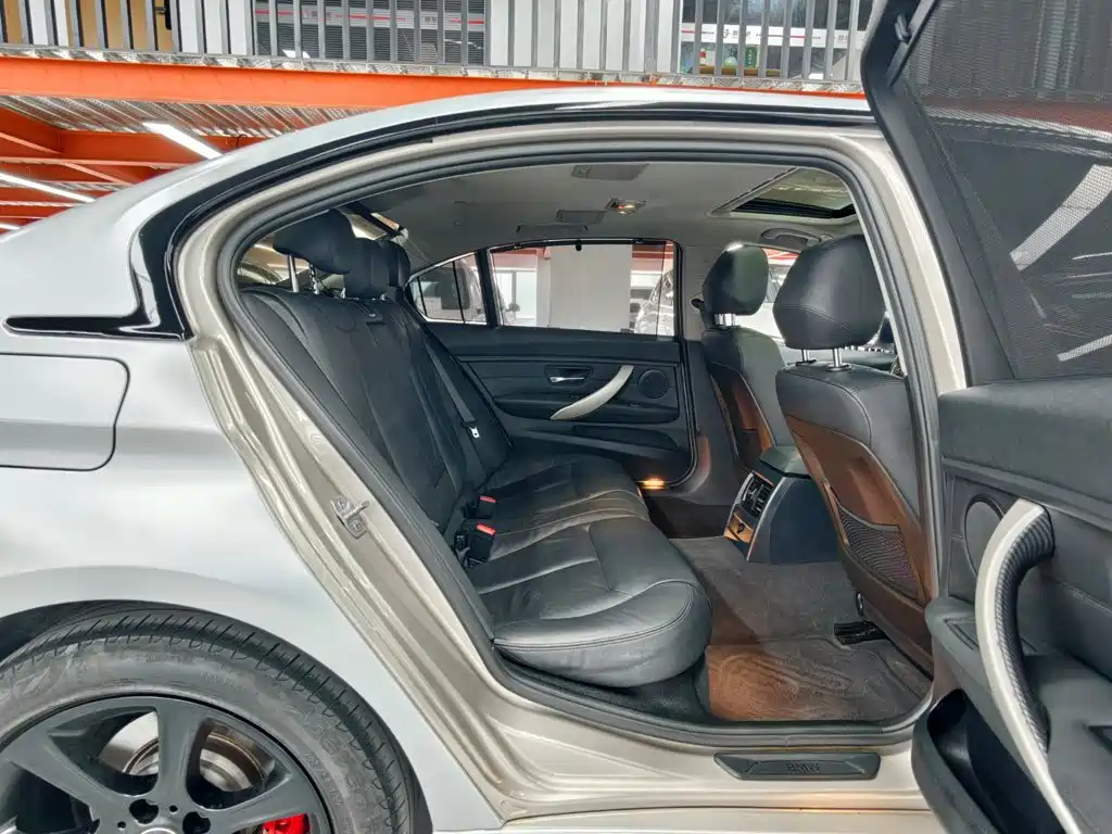 BMW 3 Series 2015 — фото 11