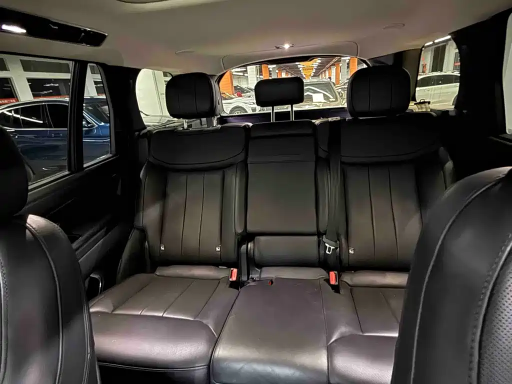 Land Rover Range Rover 2023 — фото 17
