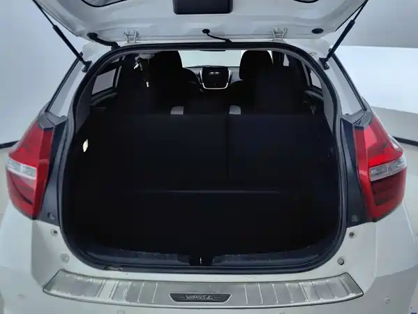 Toyota Yaris L 2021