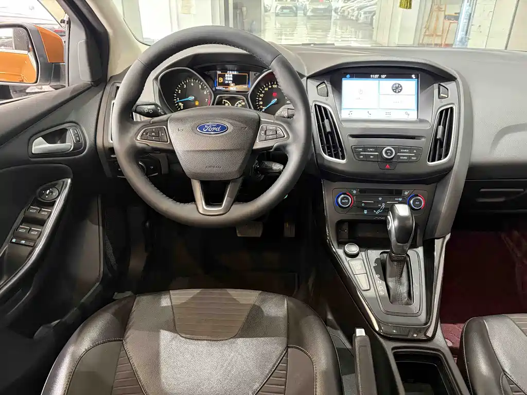Ford Focus 2016 — фото 23