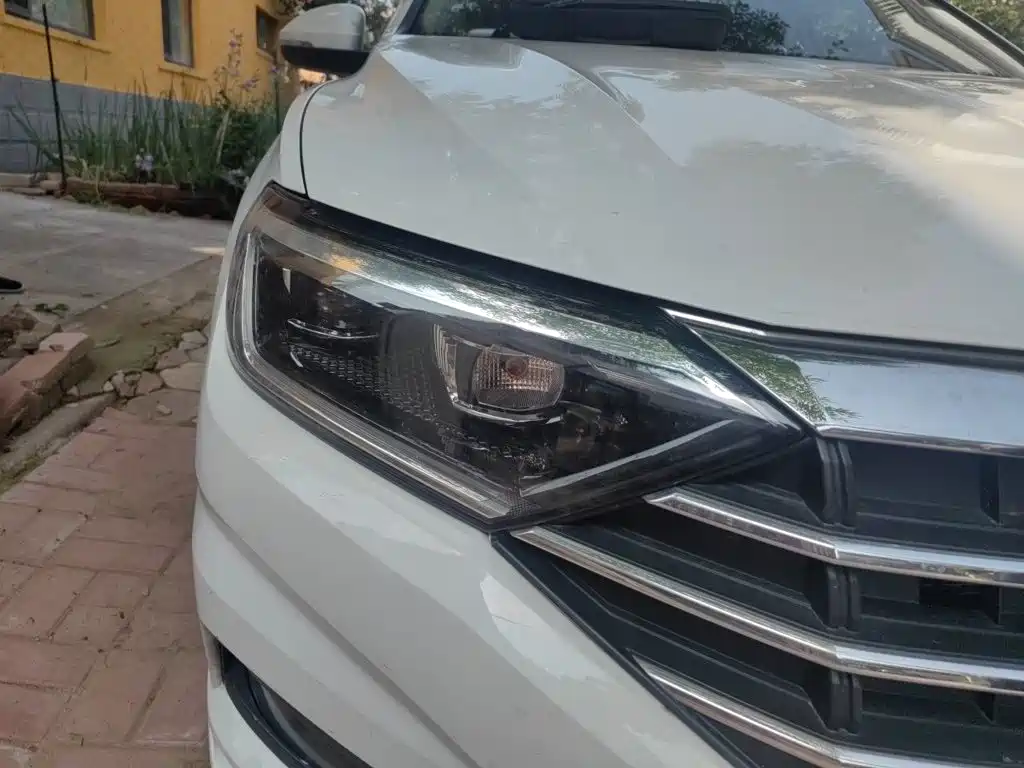 Volkswagen Sagitar 2021
