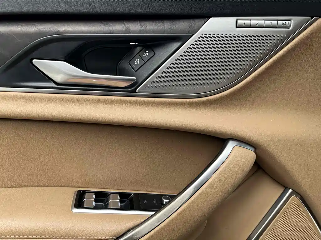 Jaguar XFL 2022 — фото 11