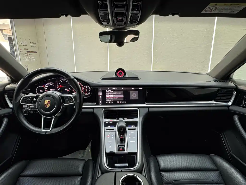 Porsche Panamera 2018 — фото 19