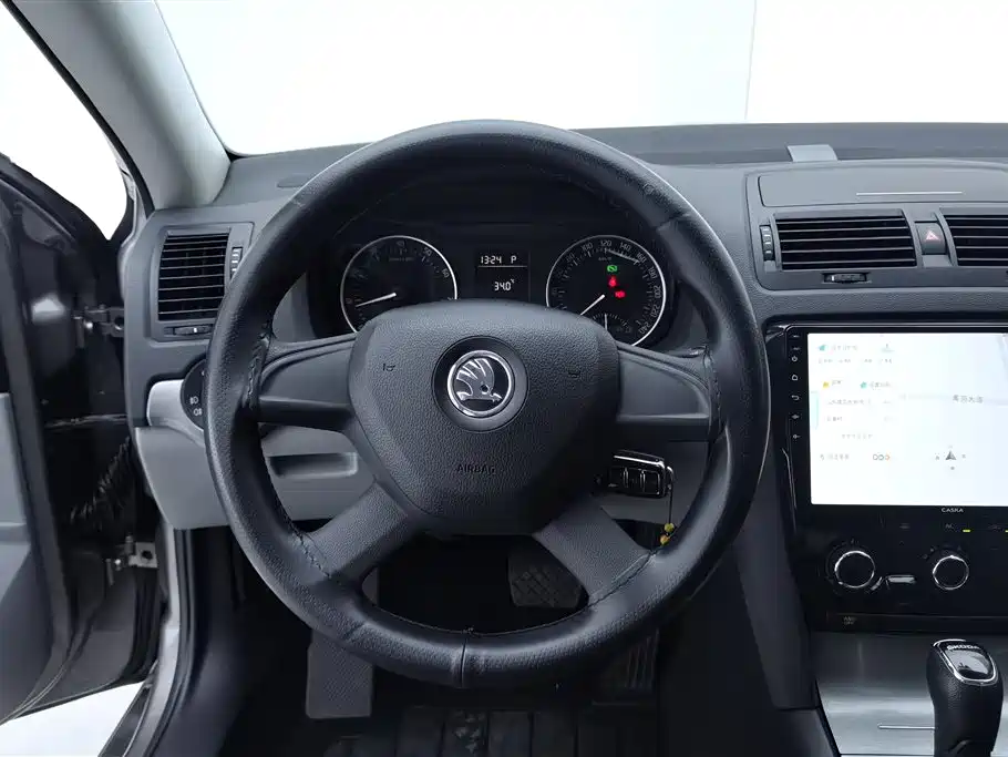 Skoda Octavia 2015 — фото 15
