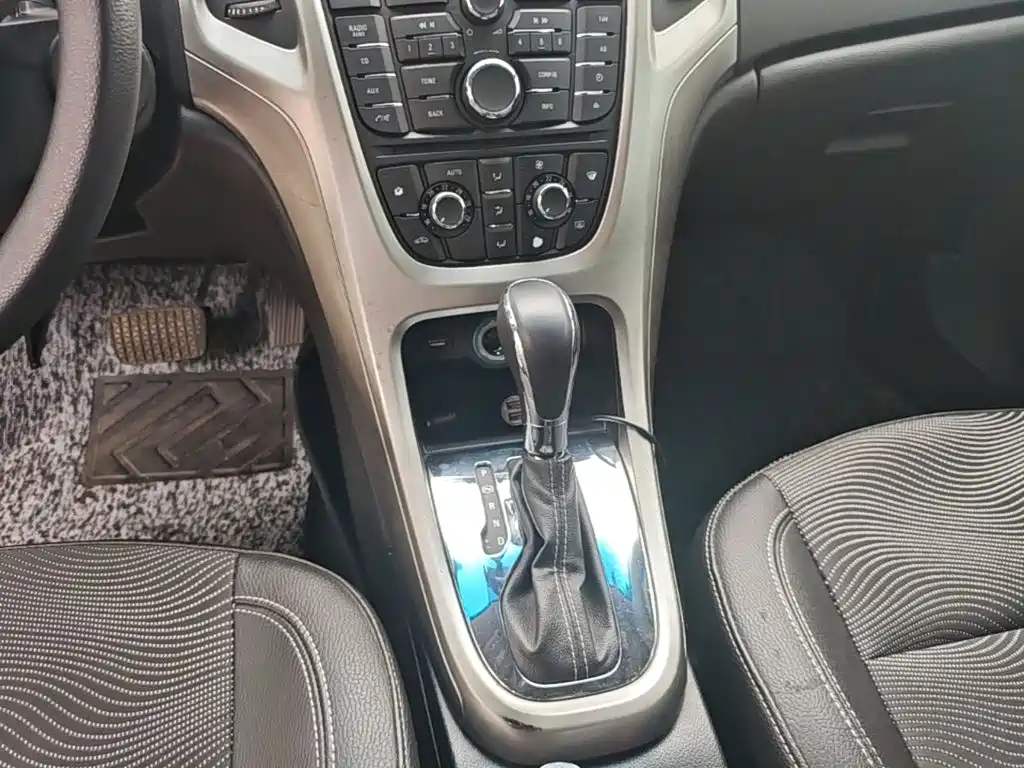 Buick Excelle 2014 — фото 14