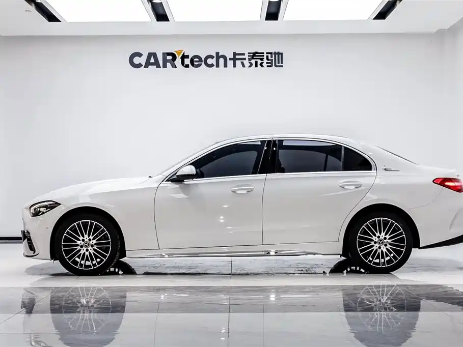 Mercedes-Benz C-Class 2023 — фото 3