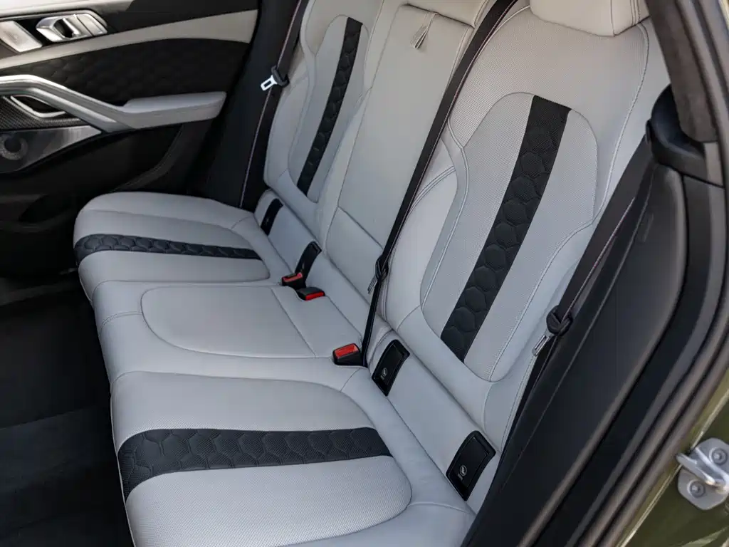 BMW X6 M 2022 — фото 20