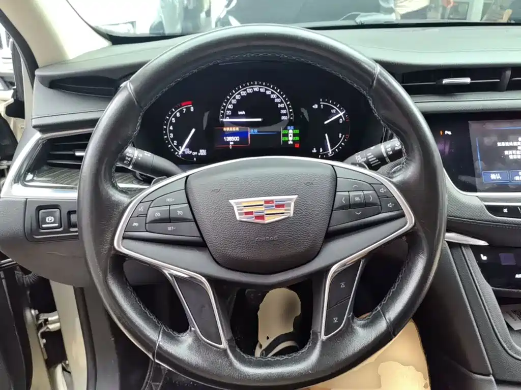 Cadillac XT5 2017 — фото 11