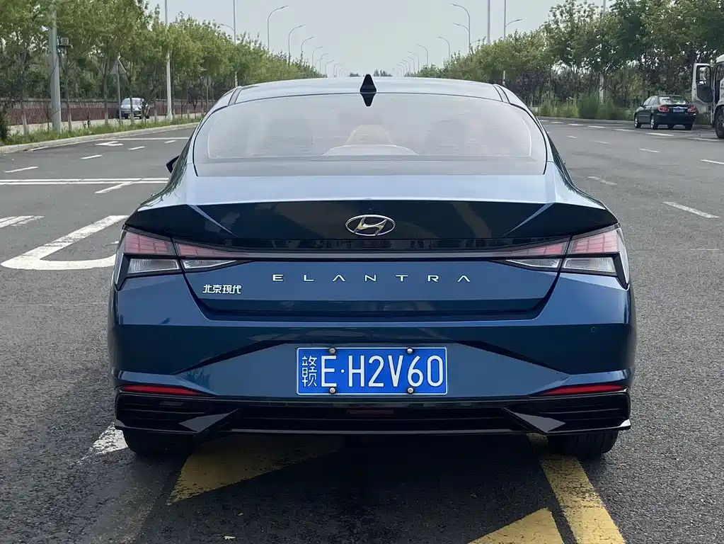 Hyundai Elantra 2022 — фото 13