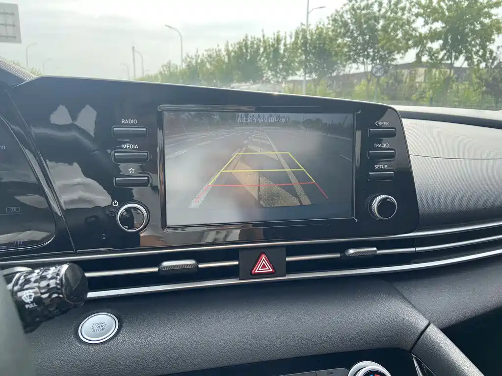 Hyundai Elantra 2022 — фото 10