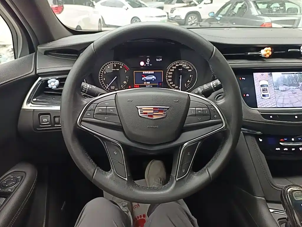Cadillac XT5 2020 — фото 11