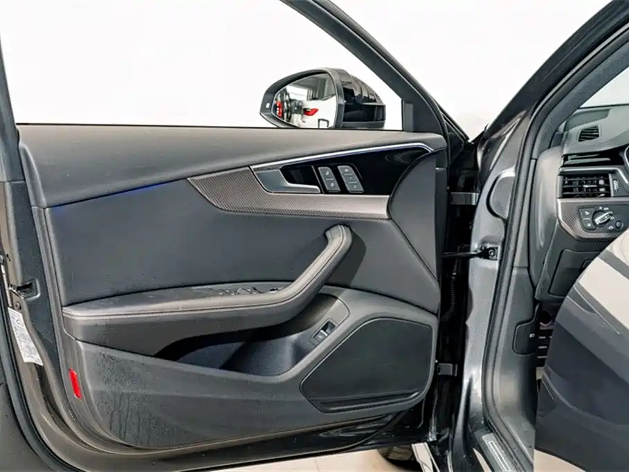 Audi A4L 2023 — фото 16