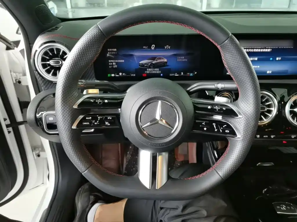 Mercedes-Benz A-Class 2024 — фото 11