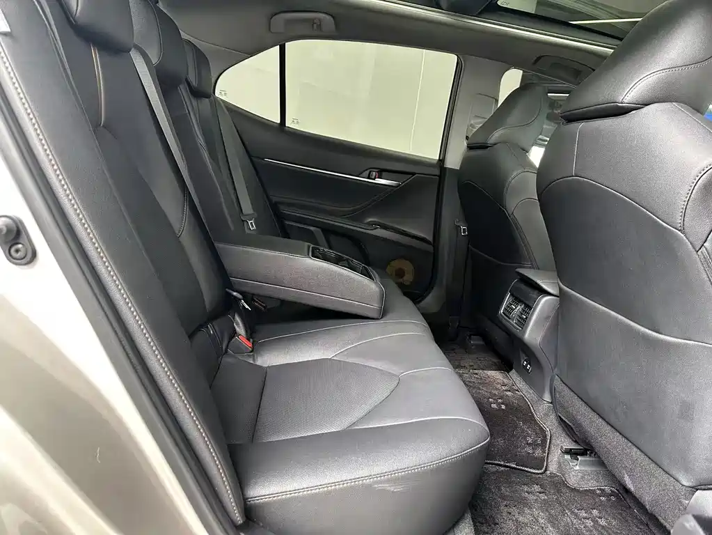 Toyota Camry 2021 — фото 10