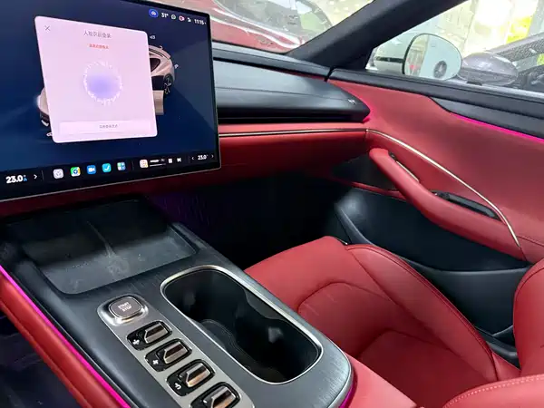 Xiaomi SU7 2025