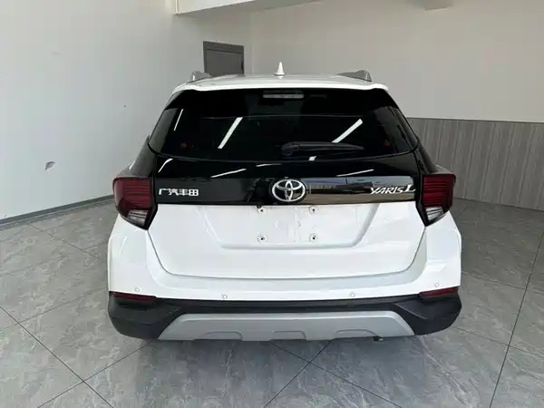 Toyota Yaris L 2022