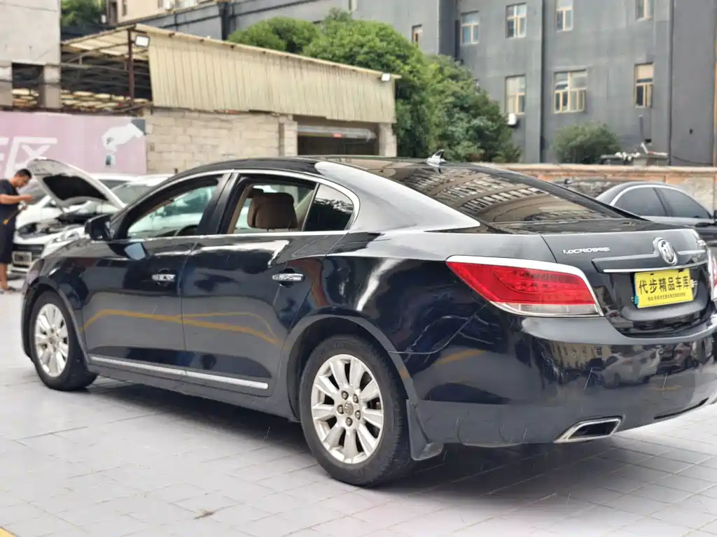 Buick LaCrosse 2010 — фото 13