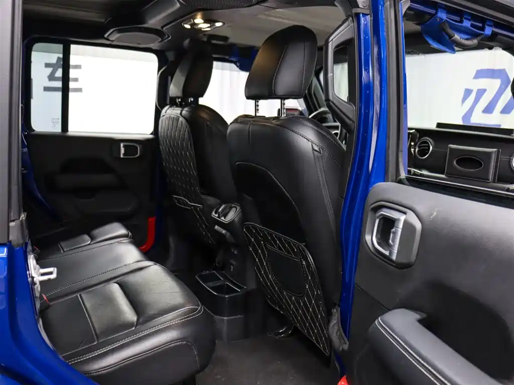 Jeep Wrangler 2020 — фото 21