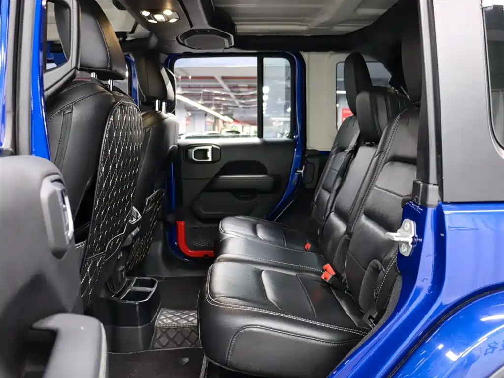 Jeep Wrangler 2020 — фото 19
