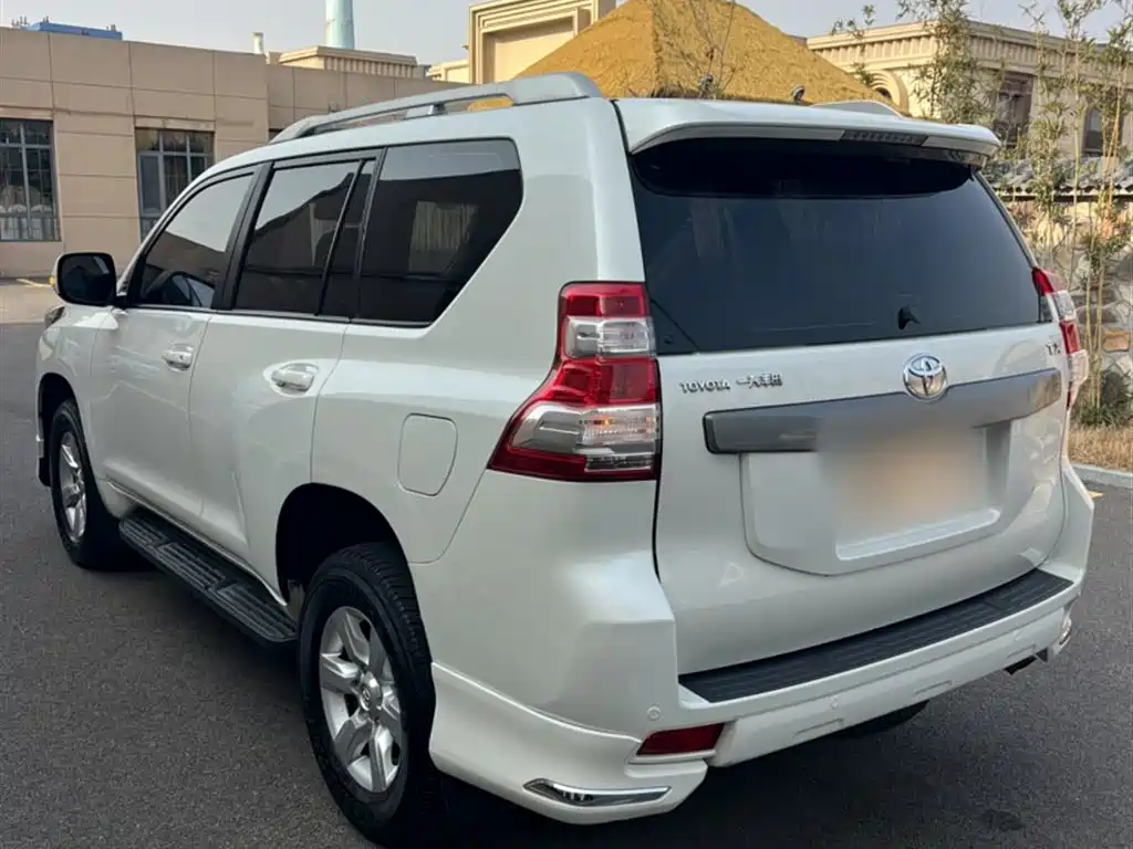 Toyota Prado 2015 — фото 9