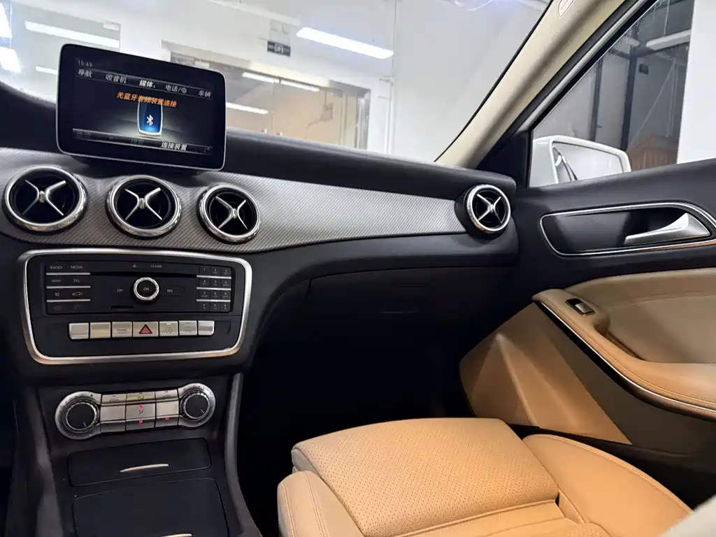 Mercedes-Benz GLA 2017 — фото 18