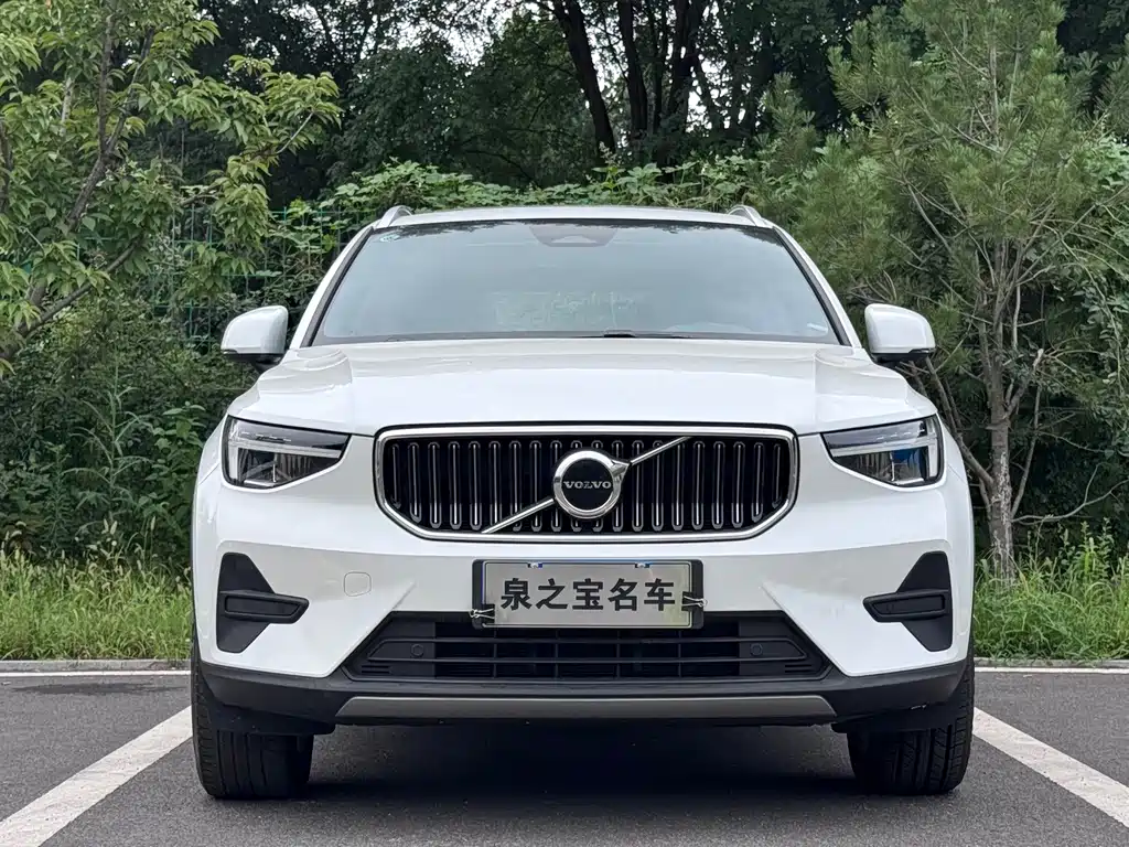 Volvo XC40 2023 — фото 2