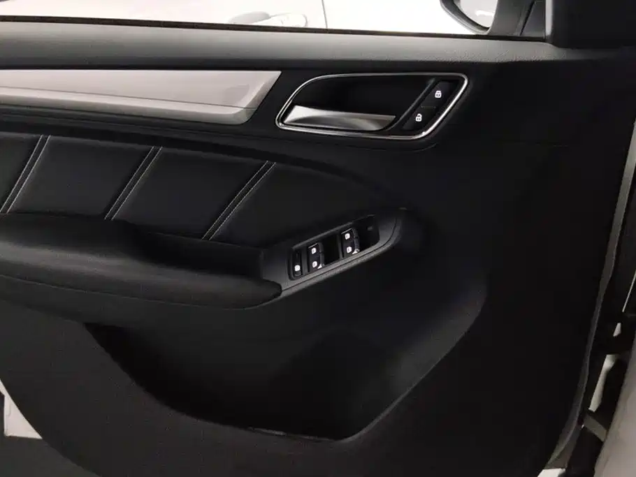 Roewe RX5 New Energy 2019 — фото 7