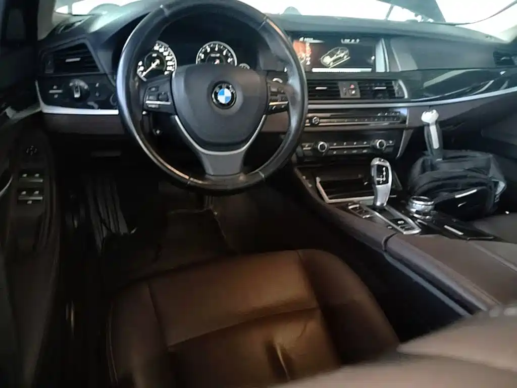 BMW 5 Series 2017 — фото 10