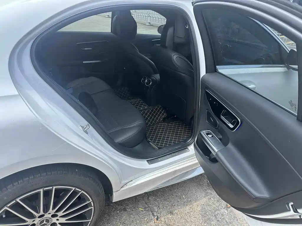 Mercedes-Benz C-Class 2023 — фото 6