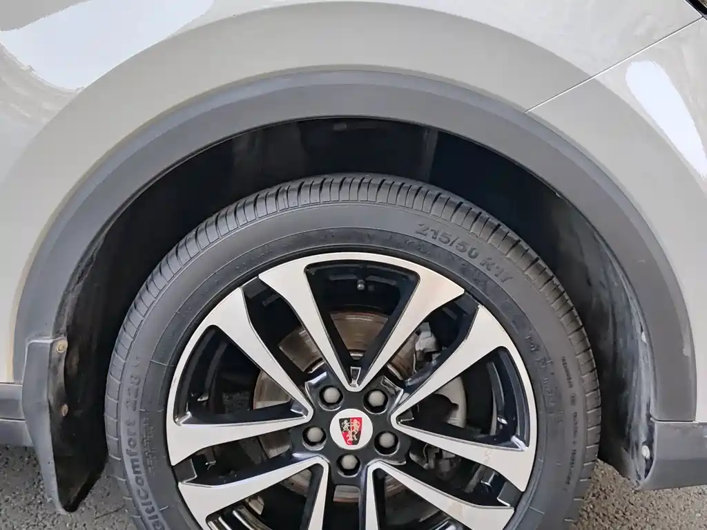 Roewe RX3 2018 — фото 15