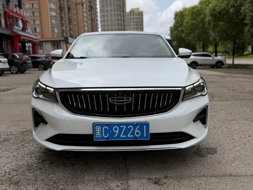 Geely Emgrand 2022