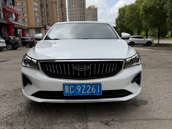 Geely Emgrand 2022
