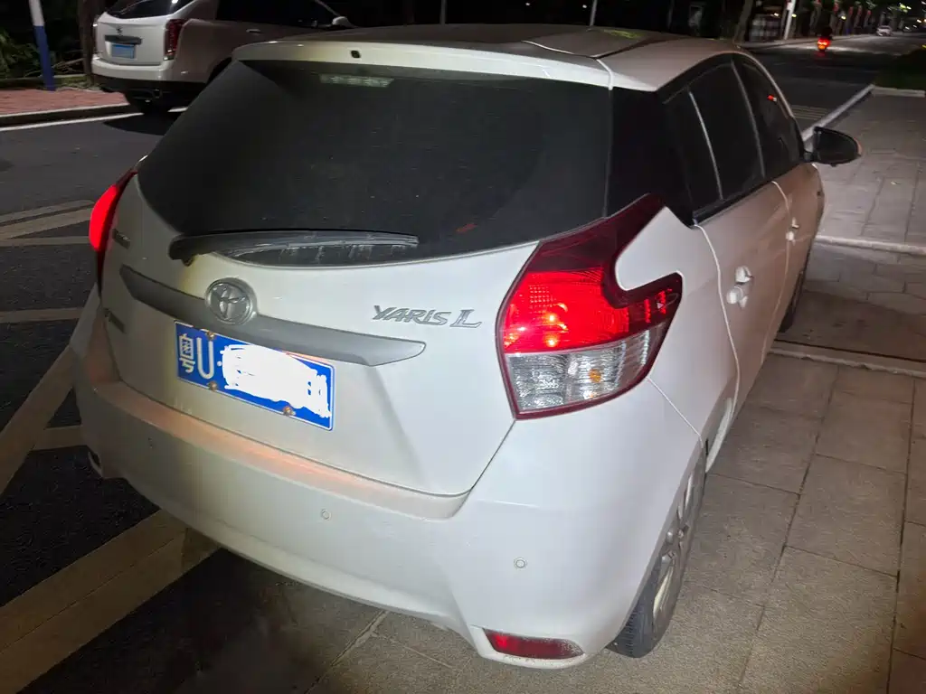Toyota Yaris L 2015 — фото 9