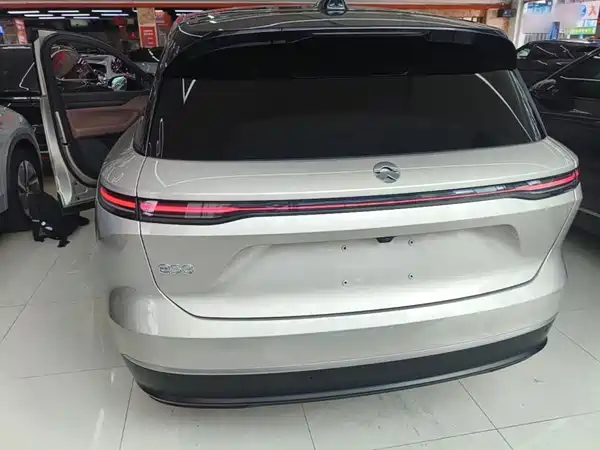 NIO ES8 2023