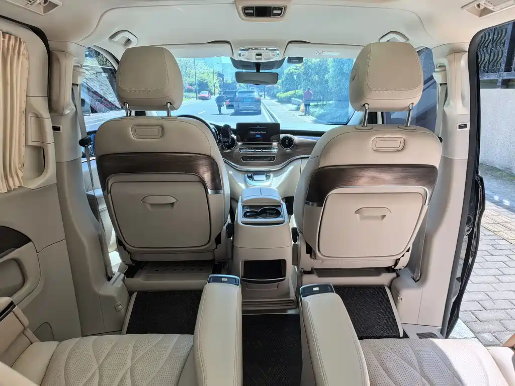 Mercedes-Benz V-Class 2022 — фото 14