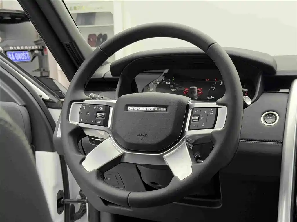 Land Rover Discovery 2026 — фото 13