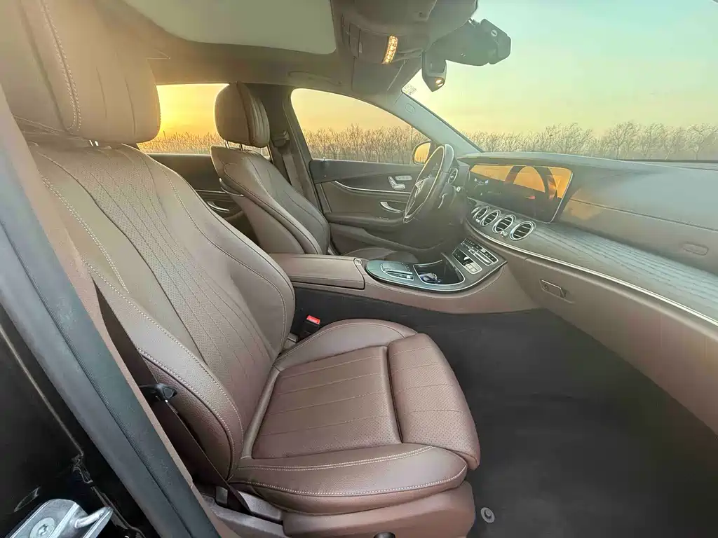 Mercedes-Benz E-Class 2022 — фото 14