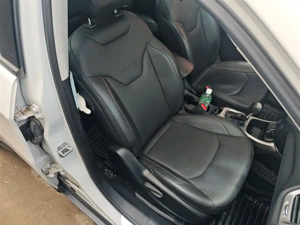 Jeep Compass 2018 — фото 25