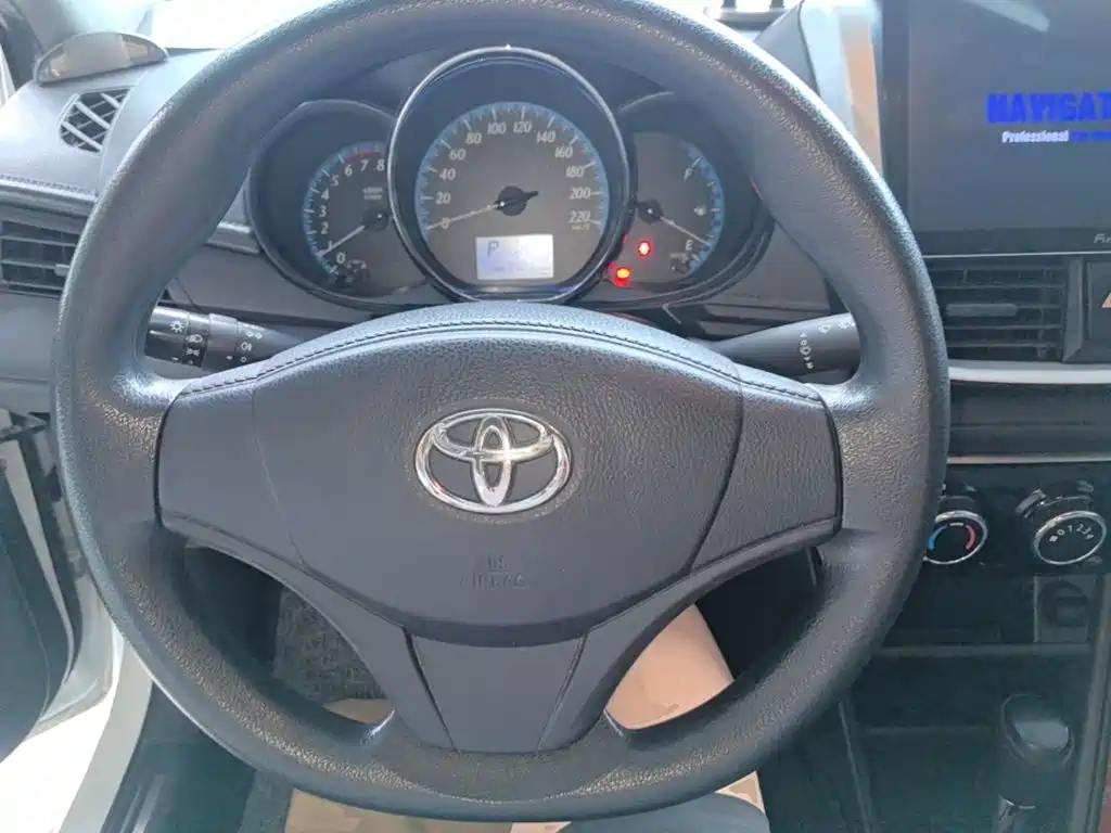 Toyota Yaris L 2019 — фото 11
