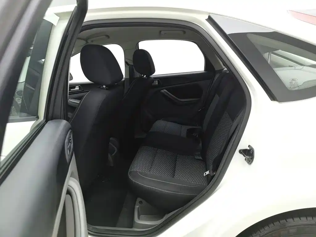 Ford Focus 2014 — фото 15