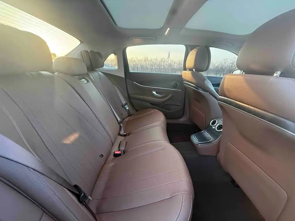 Mercedes-Benz E-Class 2022 — фото 13