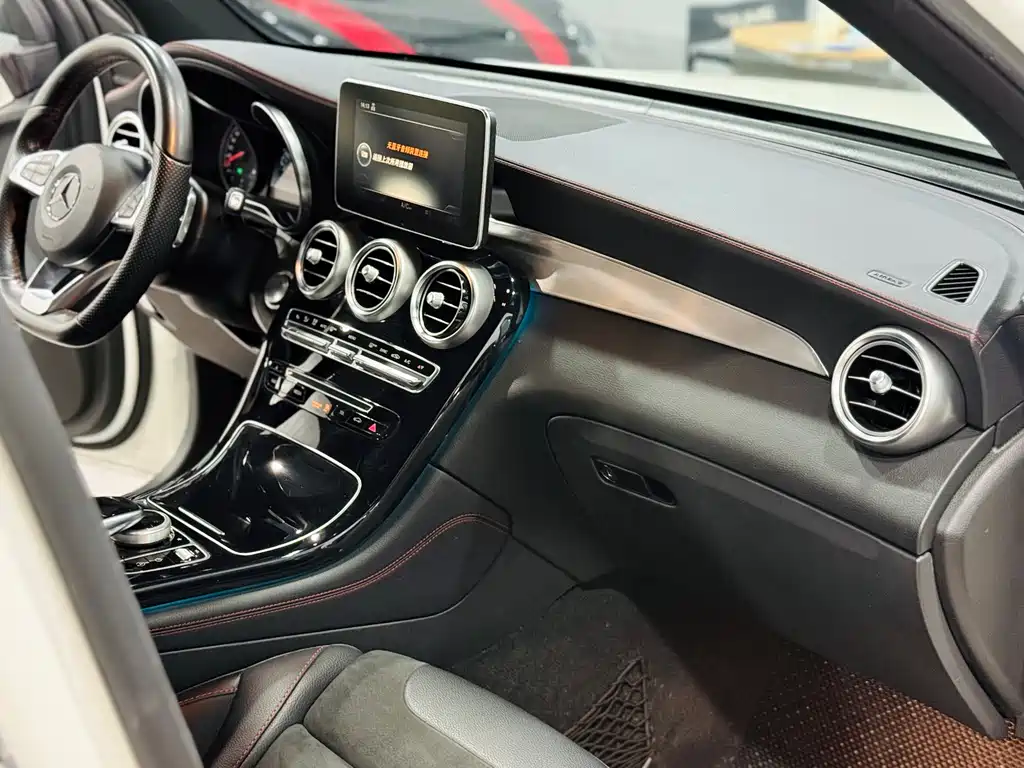 Mercedes-Benz GLC AMG 2017 — фото 13